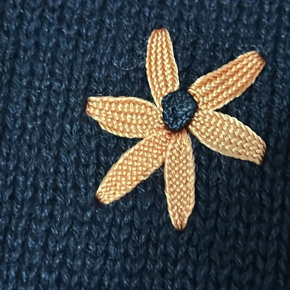 Vintage large Black floral sweater with multicolored ribbon flowers - Picture 5 of 11